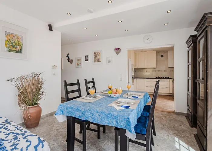 Aurora 1 Sea View Apartment